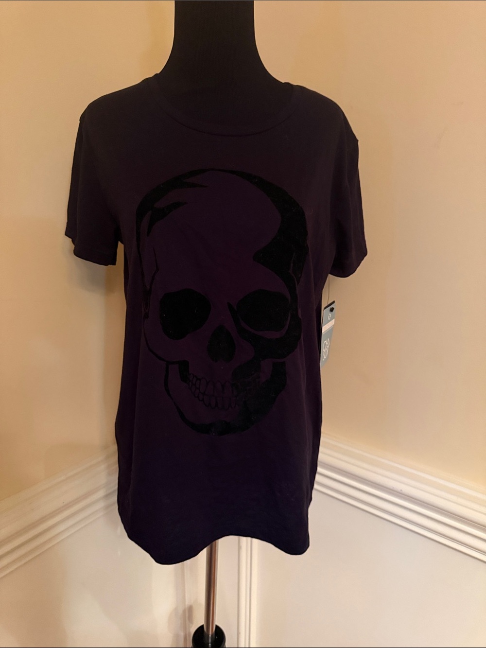 NWT Chaser Black Skull Design Top Size‎ Medium